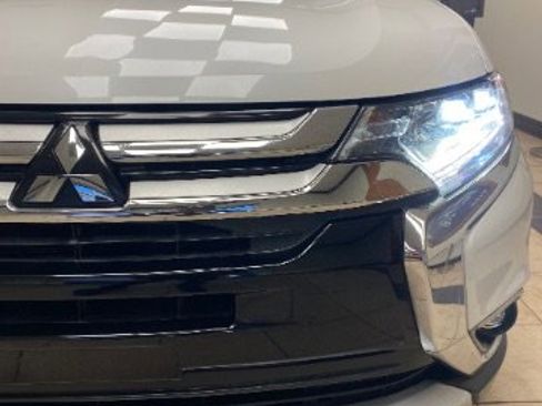 Used 2017 Mitsubishi Outlander GT image 11