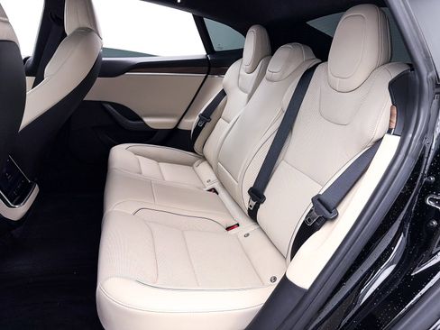 Used 2021 Tesla Model S Plaid image 33