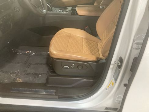 Used 2023 Cadillac Escalade Premium Luxury image 9