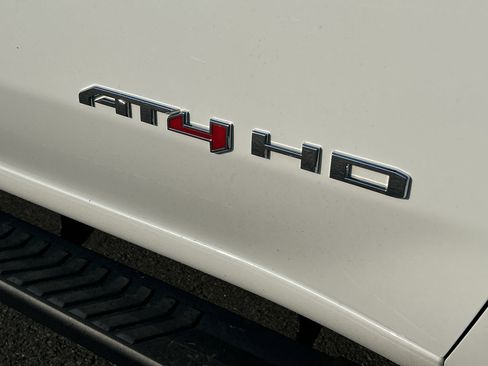 Used 2024 GMC Sierra 2500 AT4 image 8
