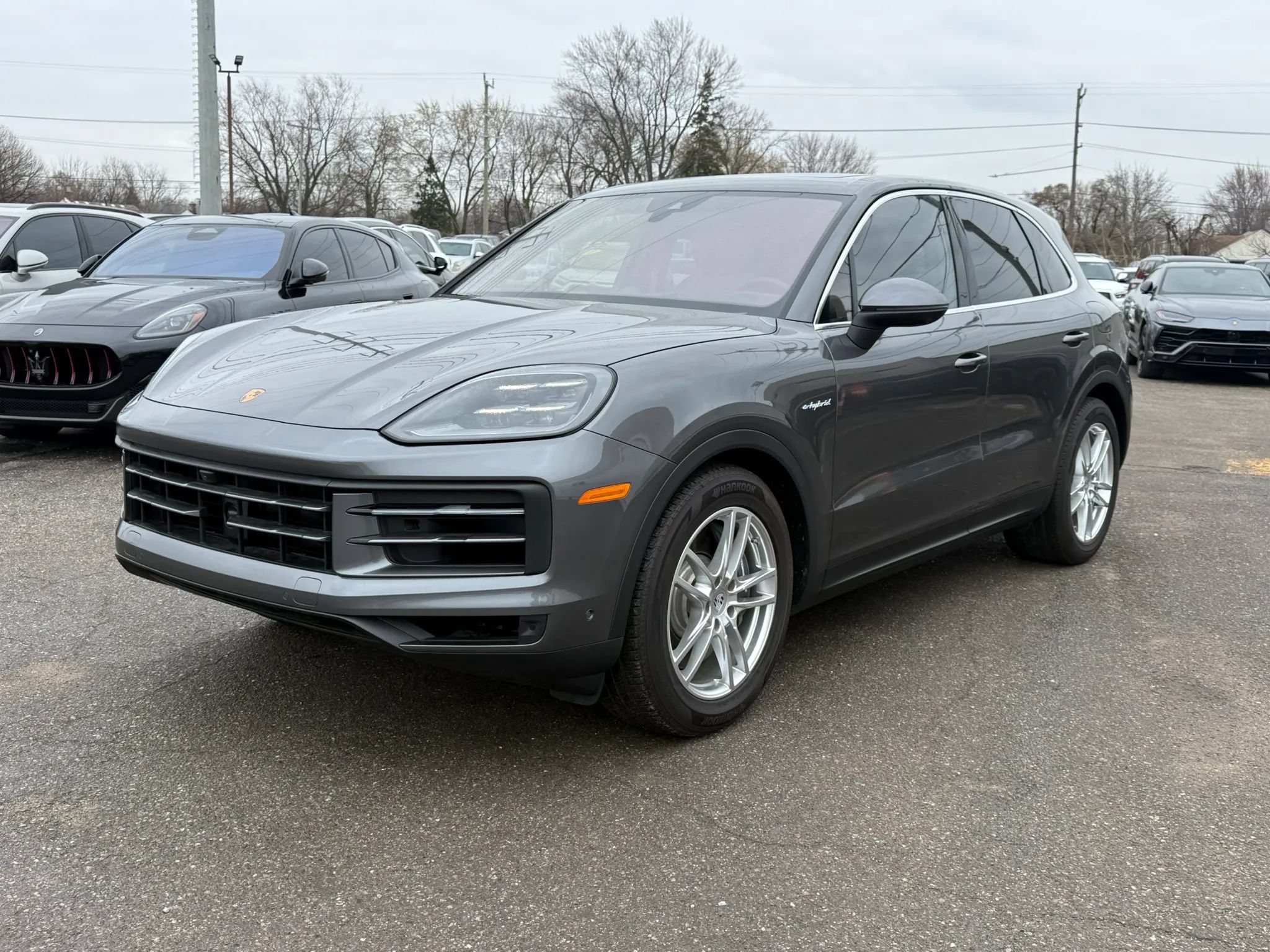 Used 2025 Porsche Cayenne E-Hybrid w/ Premium Package Plus AWD/4WD image 3