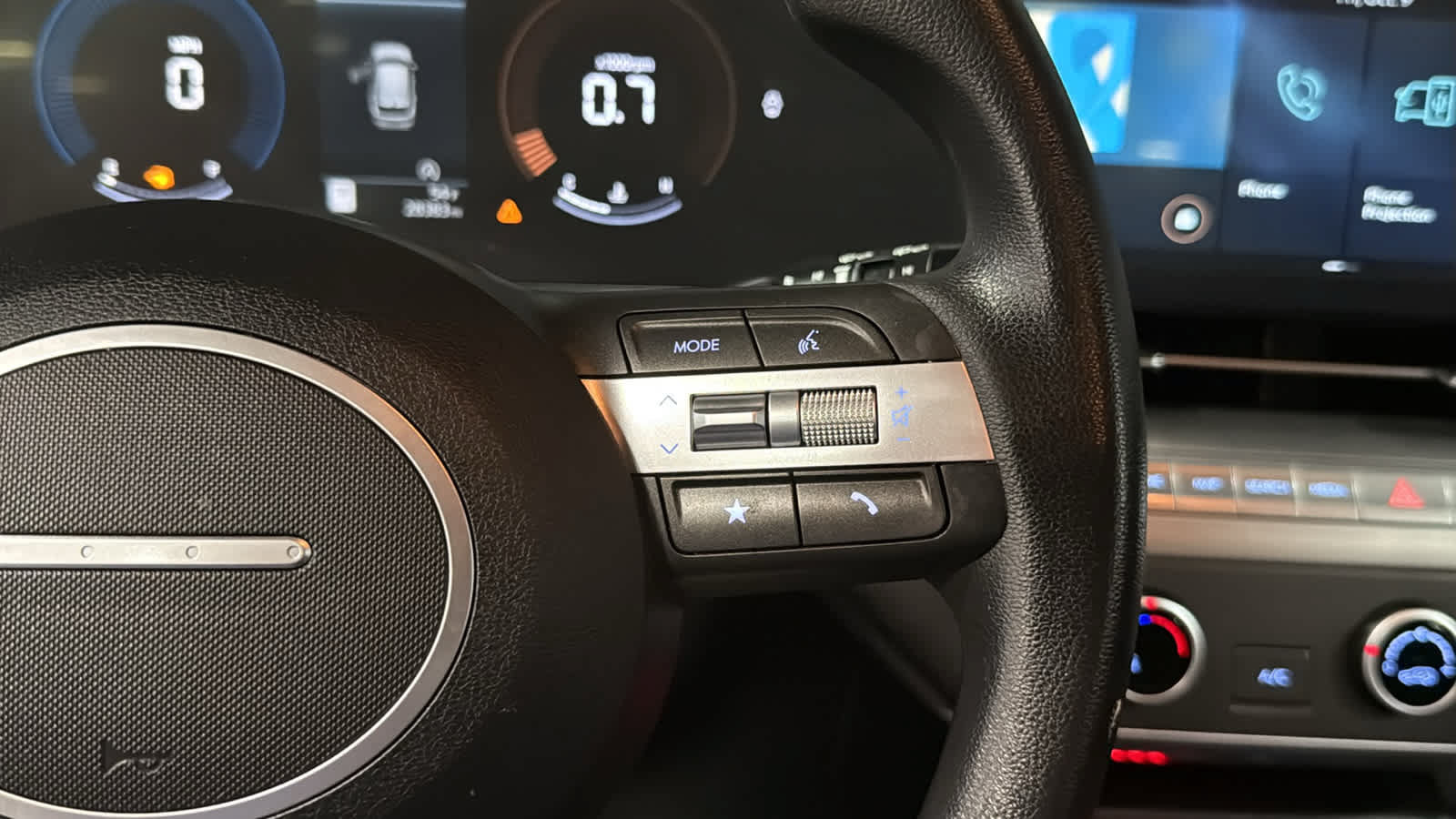 Used 2024 Hyundai Kona SE AWD/4WD image 13