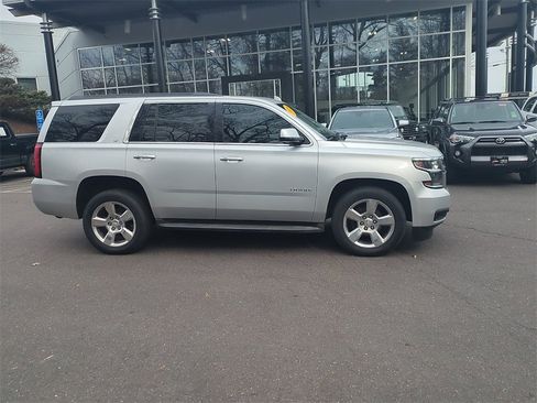 Used 2016 Chevrolet Tahoe LT w/ Luxury Package image 2