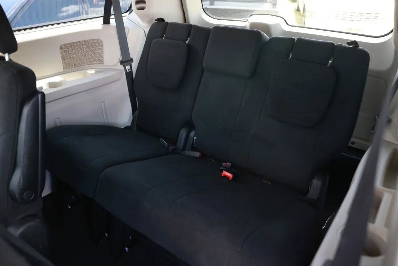 Used 2011 Dodge Grand Caravan Express FWD image 22