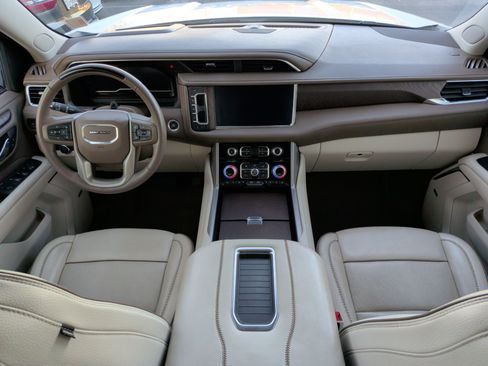 Used 2023 GMC Yukon XL Denali w/ Denali Reserve Package image 27