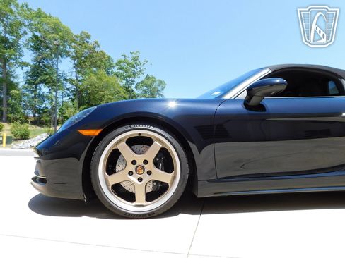 Used 2021 Porsche 718 Boxster image 10