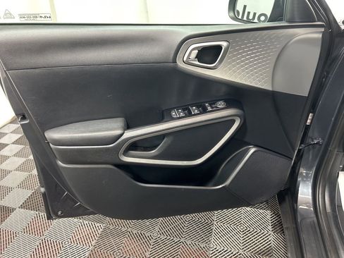 Used 2022 Kia Soul LX w/ Technology Package image 22