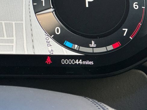 New 2025 Land Rover Range Rover SE image 31