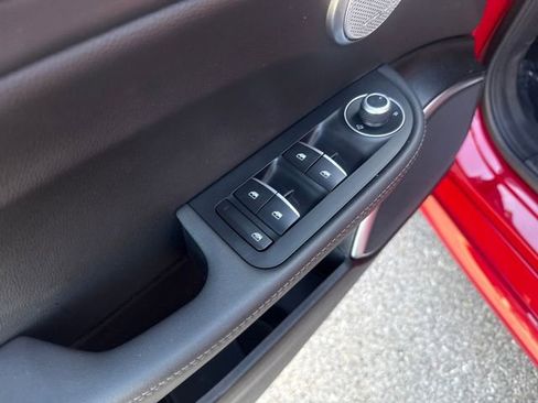 Used 2022 Alfa Romeo Giulia Veloce image 9