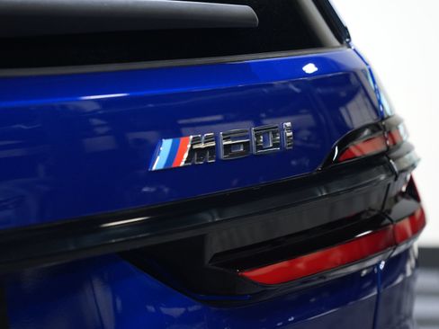 Used 2025 BMW X7 M60i AWD/4WD image 18
