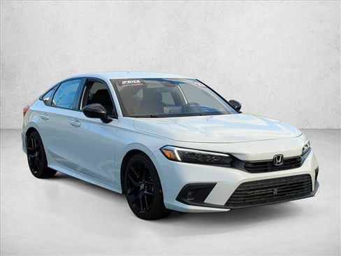 Used 2023 Honda Civic Sport image 3