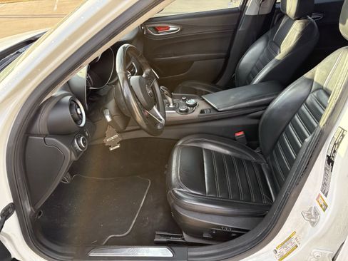 Used 2018 Alfa Romeo Giulia Ti w/ Quick Order Package 22Z Lusso image 10