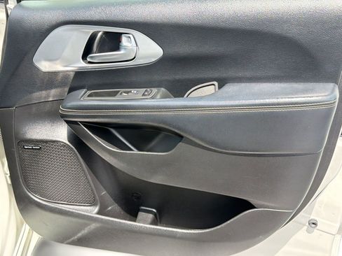 Used 2020 Chrysler Pacifica Touring-L Plus w/ S Appearance Package FWD image 31