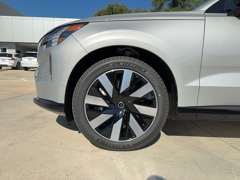 Used 2025 Volvo EX90 Ultra AWD/4WD image 9