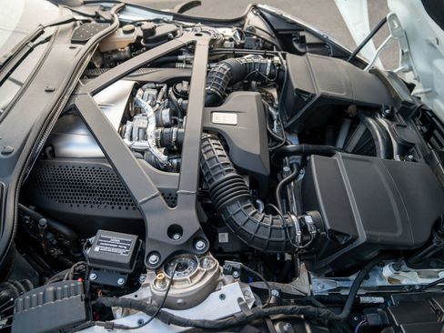 Used 2021 Aston Martin DB11 V8 image 33