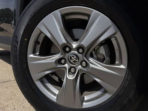 Used 2024 Toyota RAV4 XLE AWD/4WD image 10