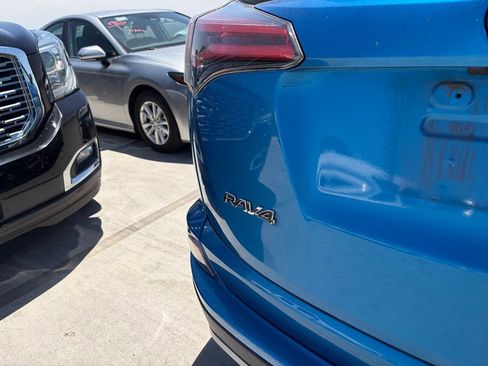 Used 2017 Toyota RAV4 XLE FWD image 4