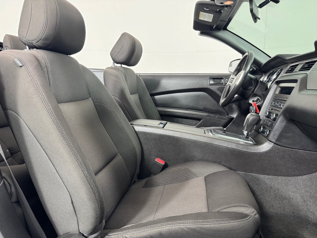 Used 2013 Ford Mustang Convertible RWD image 19
