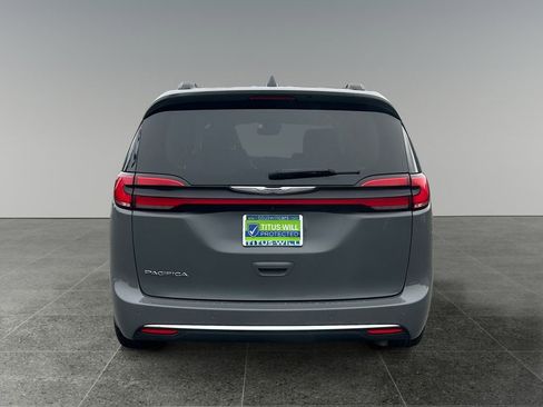 Used 2022 Chrysler Pacifica Touring-L image 6
