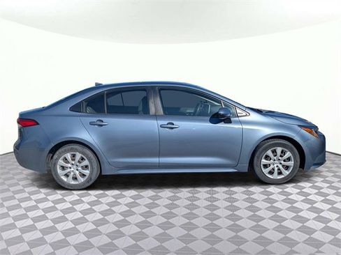 Used 2021 Toyota Corolla LE image 2