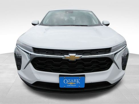 Certified 2025 Chevrolet Trax LS w/ LS Convenience Package FWD image 8