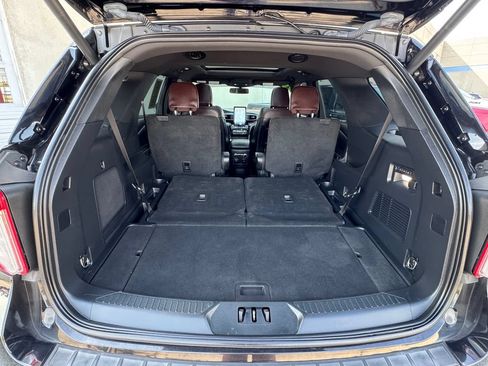 Used 2023 Ford Explorer Platinum w/ Technology Package AWD/4WD image 35