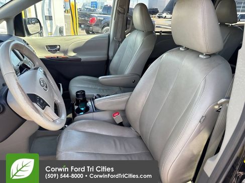 Used 2011 Toyota Sienna XLE w/ XLE Navigation Pkg FWD image 10