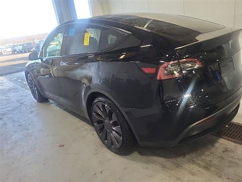 Used 2023 Tesla Model Y Performance image 8