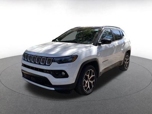 Used 2025 Jeep Compass Limited image 3