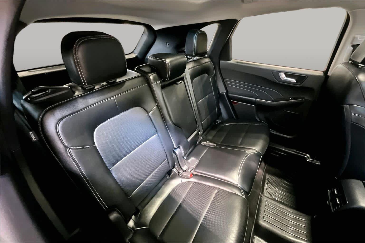 Used 2022 Ford Escape Titanium FWD image 19