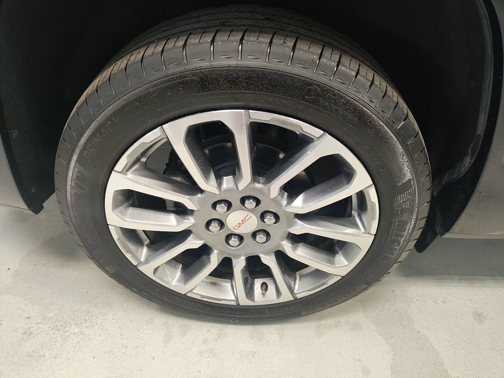 Used 2023 GMC Acadia Denali w/ Denali Technology Package FWD image 3