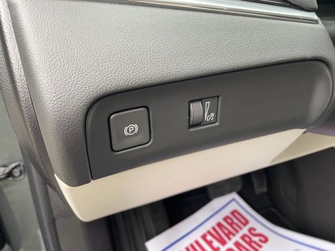 Used 2024 Buick Enclave Essence image 14