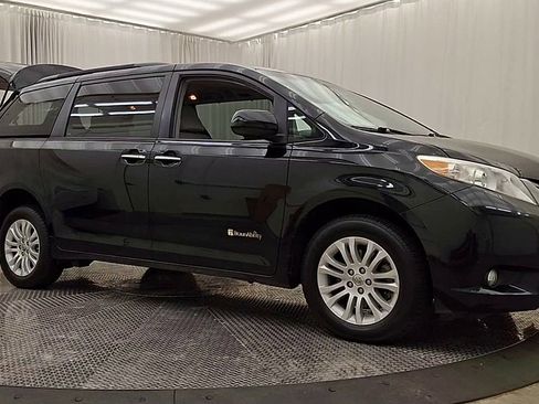 Used 2015 Toyota Sienna XLE w/ XLE Navigation Package image 2