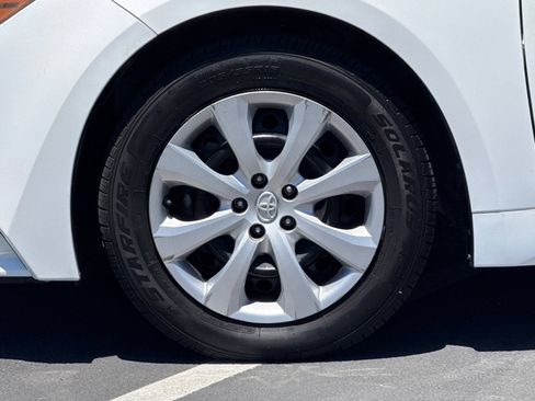 Used 2021 Toyota Corolla LE FWD image 15