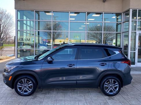 Used 2023 Kia Seltos S w/ Navigation Package AWD/4WD image 4