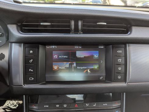 Used 2016 Jaguar XF R-Sport image 24