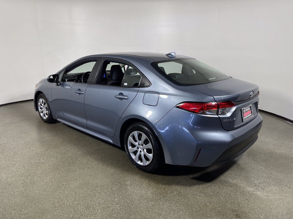 Certified 2025 Toyota Corolla LE FWD image 5