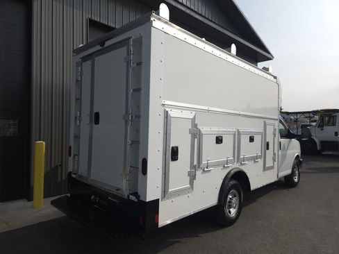 Used 2022 Chevrolet Express 3500 w/ Power Convenience Package image 7