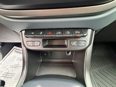 Used 2022 Chevrolet Colorado Z71 AWD/4WD image 16