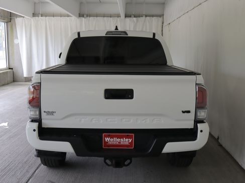 Used 2023 Toyota Tacoma TRD Sport w/ Technology Package AWD/4WD image 24