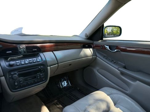 Used 2000 Cadillac De Ville w/ Comfort/Convenience Pkg FWD image 19