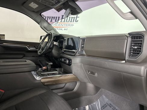 Used 2022 Chevrolet Silverado 1500 LT Trail Boss w/ LPO, Dark Essentials Package AWD/4WD image 29