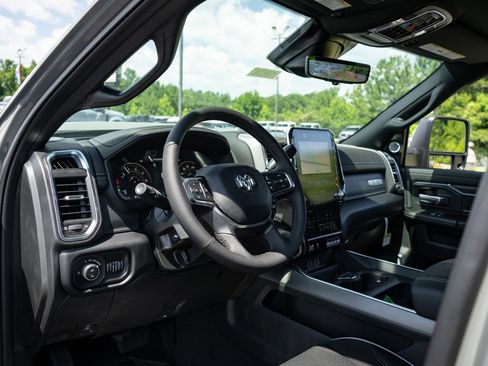 New 2026 RAM 3500 Laramie AWD/4WD image 21