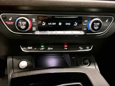 Used 2025 Audi Q5 e Premium Plus w/ Premium Plus Package image 33