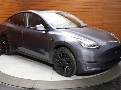Used 2023 Tesla Model Y Long Range image 19