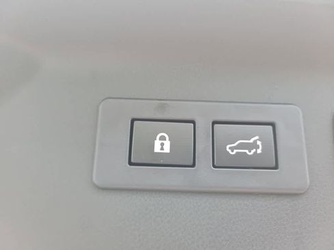 Used 2025 Subaru Forester Premium image 36