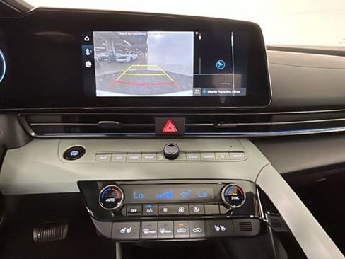 Certified 2025 Hyundai Elantra Limited FWD image 25