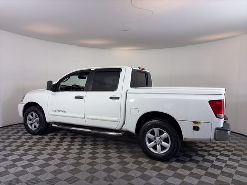 Used 2011 Nissan Titan SV w/ SV Premium Utility Pkg AWD/4WD image 4