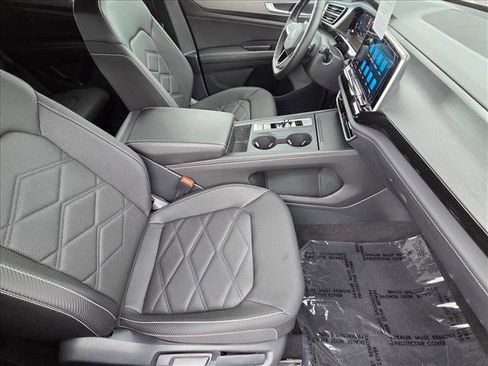Used 2025 Volkswagen Atlas Cross Sport SE image 19