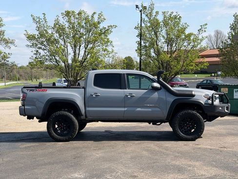 Used 2021 Toyota Tacoma TRD Off-Road w/ Technology Package AWD/4WD image 3